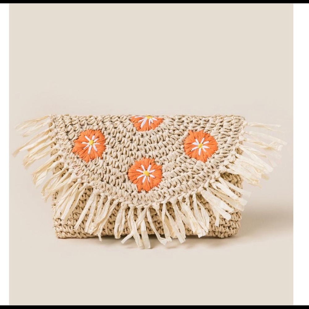 NWT MARLENE CROCHET DAISY CLUTCH - Picture 1 of 6